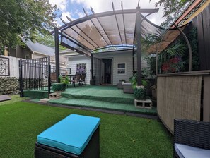 Terrace/patio - "Atlanta Gem with Fun Backyard Activities & Cozy Lounge"! (Atlanta)