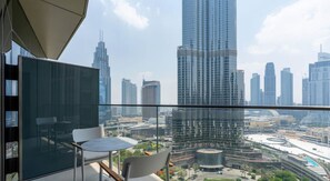 Outdoor dining - Luxury 3BR with Burj Khalifa Views - Address Opera (Dubai)
