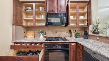 Micro-ondas, fogão, cooktop, lava-louças