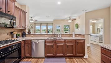 Micro-ondes, four, plaque de cuisson, lave-vaisselle