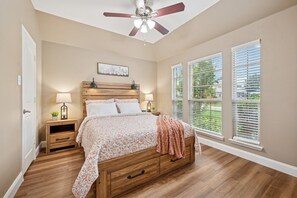 4 bedrooms, iron/ironing board, WiFi, bed sheets - Rolling Greens Retreat – Views, Comfort, Calm (McKinney)