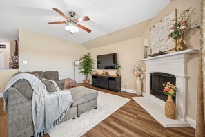 Smart TV - Rolling Greens Retreat – Views, Comfort, Calm (McKinney)