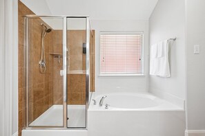 Hair dryer, towels, soap, toilet paper - Rolling Greens Retreat – Views, Comfort, Calm (McKinney)