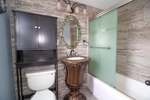 Hair dryer, towels - Renovated Beach Condo - Pool - Hot Tub - Fire Pit! (Dennis)