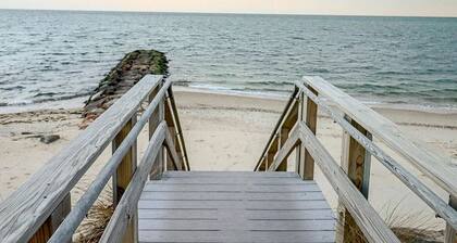 Renovated Beach Condo - Pool - Hot Tub - Fire Pit!