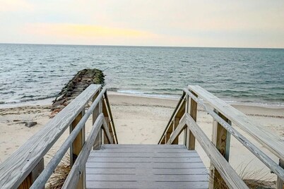 Renovated Beach Condo - Pool - Hot Tub - Fire Pit!