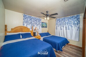 2 bedrooms, free WiFi, bed sheets - Balmy Blue Beachy Bungalow (Corpus Christi)
