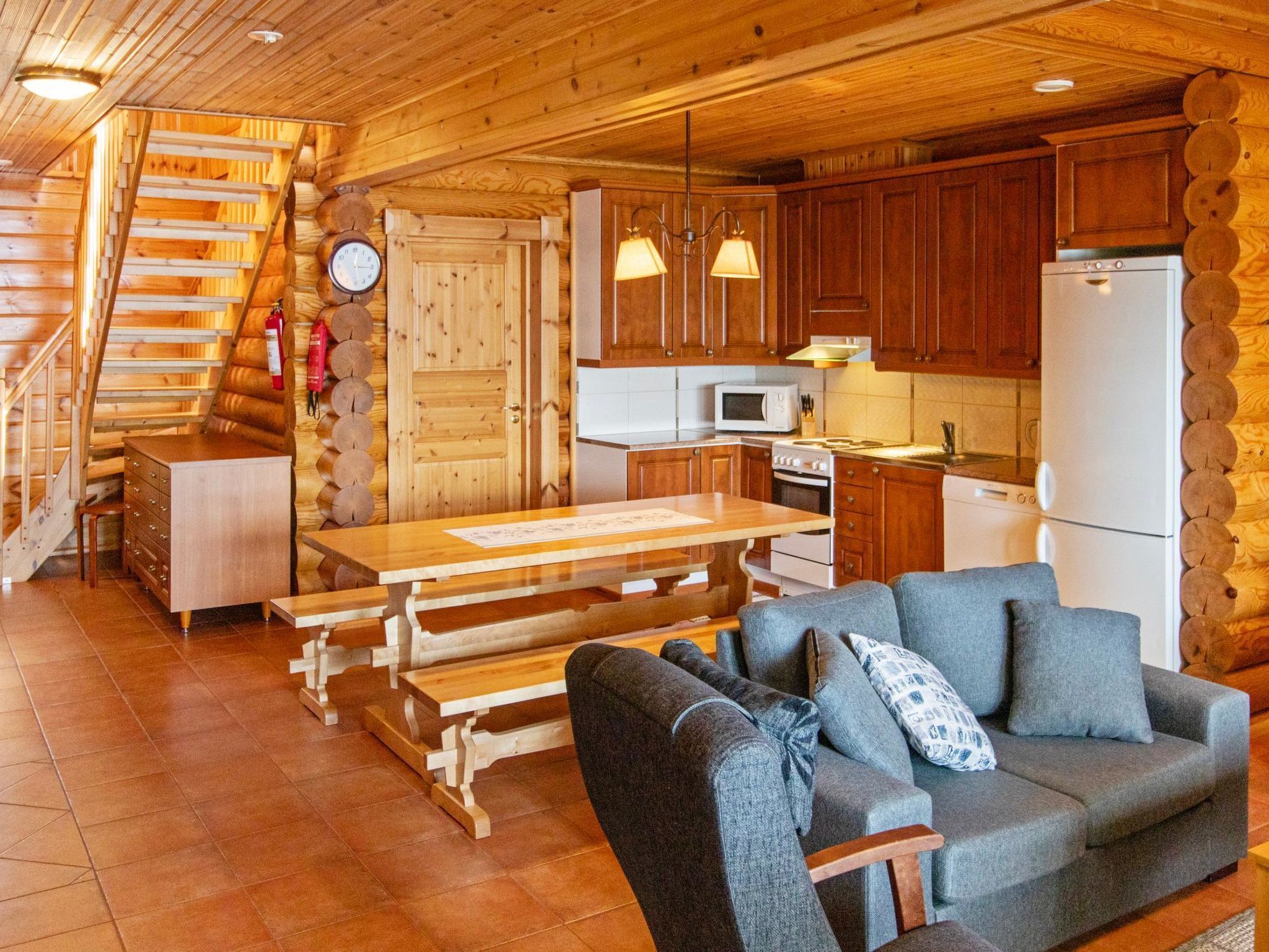 Una televisión, un reproductor de DVD