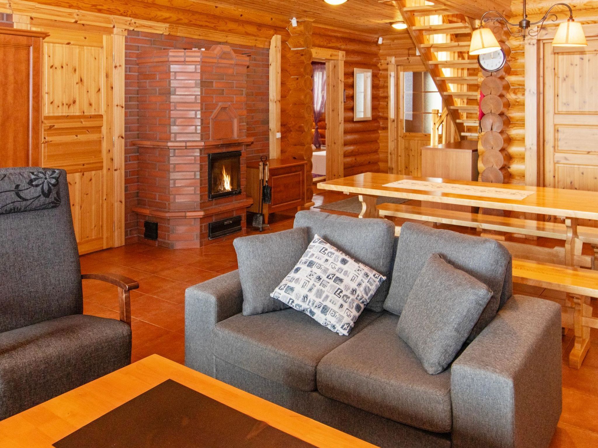 Una televisión, un reproductor de DVD