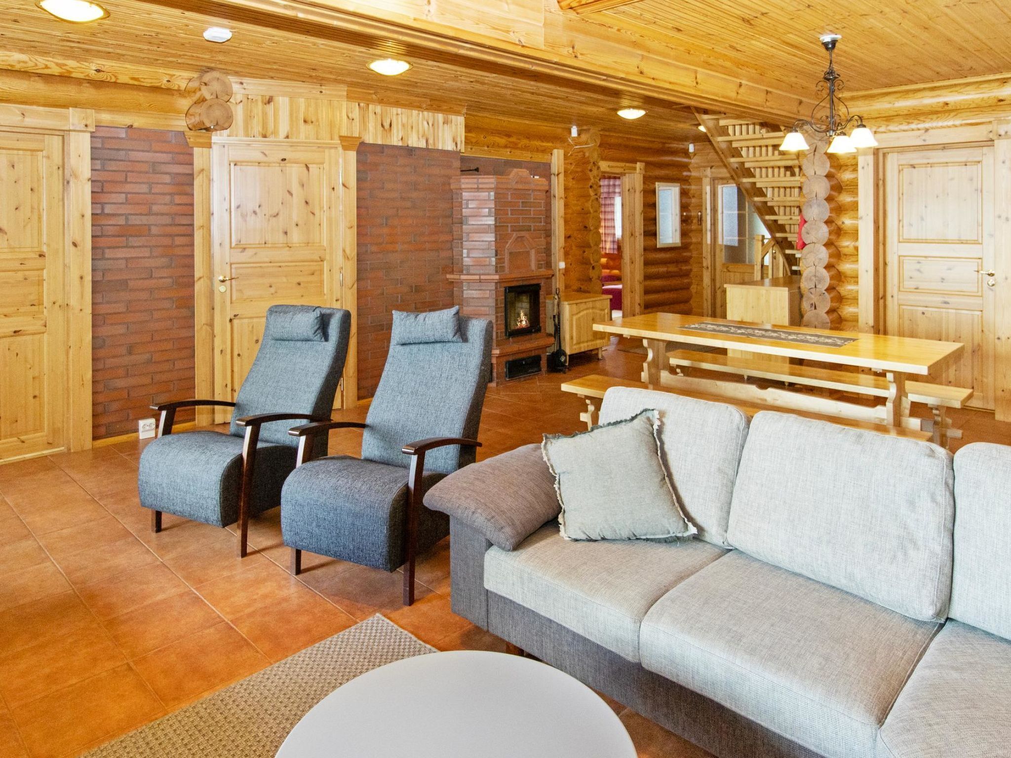 Una televisión, un reproductor de DVD