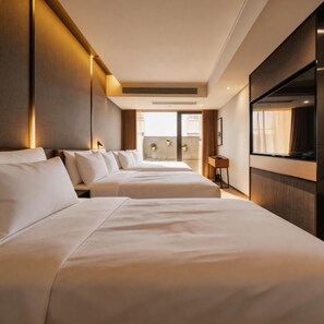 Family Triple Room | Peralatan tempat tidur premium, gebar bulu kapas, busa memori 