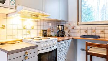 Jääkaappi, mikroaaltouuni, astianpesukone