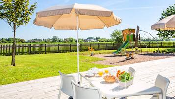 Tempat makan outdoor