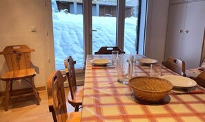 Dining - Studio for 8 People (Risoul)