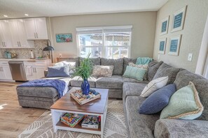 Una Smart TV, videojuegos, un futbolín, una mesa de tenis de mesa