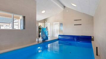 Rumah | Kolam renang | Kolam renang indoor dan kolam renang outdoor