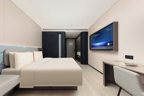 Standard King Room | Premium bedding, down duvets, memory-foam beds, free minibar - Atour Light Hotel on the Bund Nanjing Road (Shanghái)