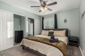 3 bedrooms, desk, iron/ironing board, free WiFi - Relaxing Glendale Getaway Private Pool • Pet Friendly • Great Location! (Glendale)
