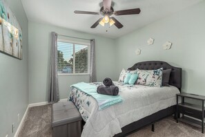 3 bedrooms, desk, iron/ironing board, free WiFi - Relaxing Glendale Getaway Private Pool • Pet Friendly • Great Location! (Glendale)