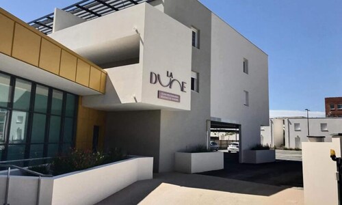 3 Room House 6 People