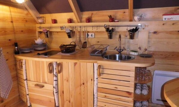 Cookware/dishes/utensils