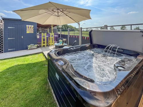 2 bedroom accommodation in Crowle