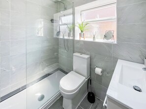 Towels - 2 bedroom accommodation in Crowle (Crowle)