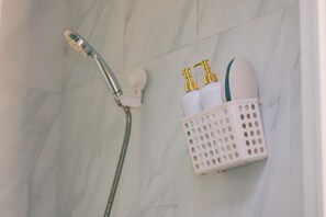 Deluxe Double Room, Patio, Garden View | Bathroom | Bidet, soap, shampoo, toilet paper - Ananas Guesthouse (Moalboal)