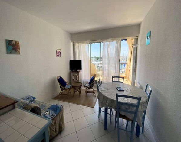 Living room - Residence L'escale Port for 6 People (Le Grau-Du-Roi)