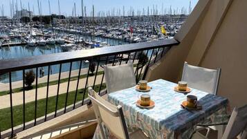 Tempat makan outdoor