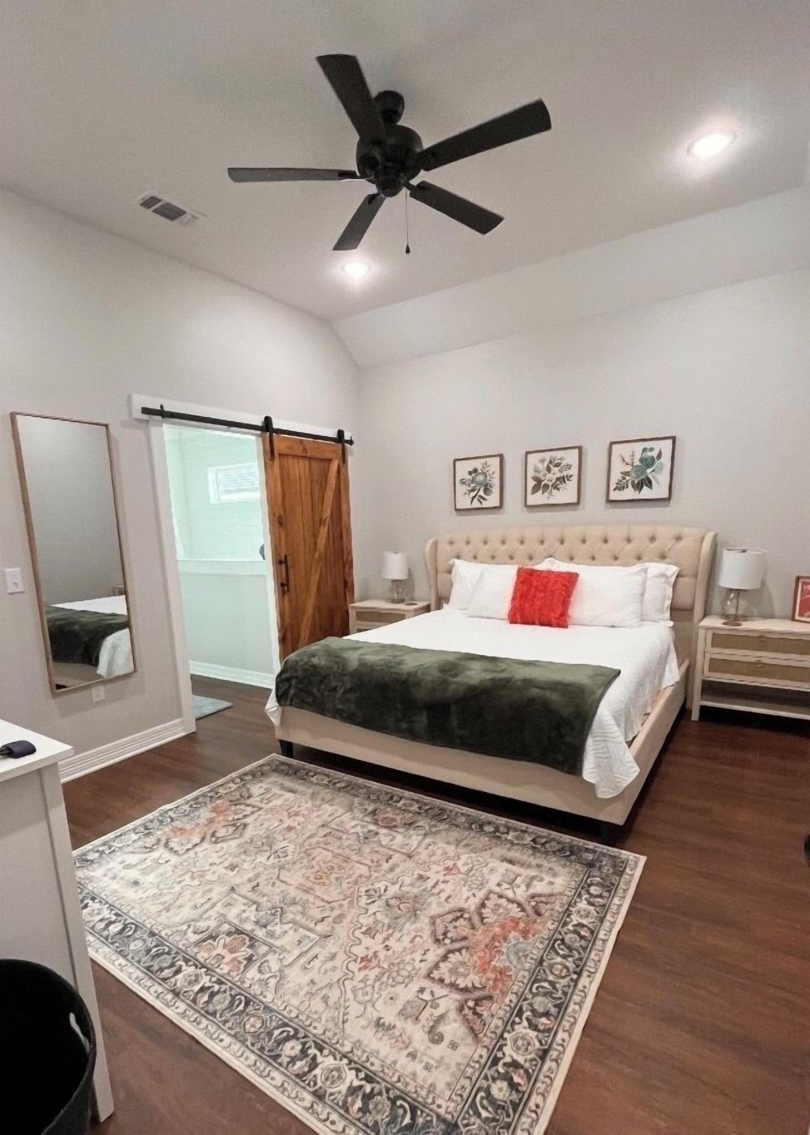 3 habitaciones, escritorio, tabla de planchar con plancha y wifi gratis 