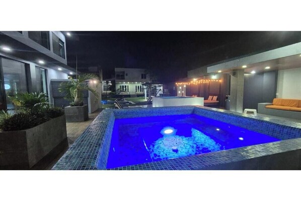 Outdoor pool, a heated pool