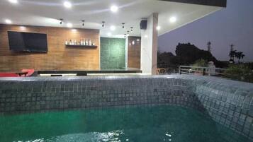 Outdoor pool, a heated pool