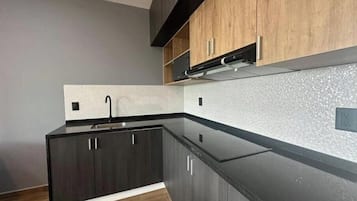 Refrigerador, microondas, placa de cocina, cafetera/tetera