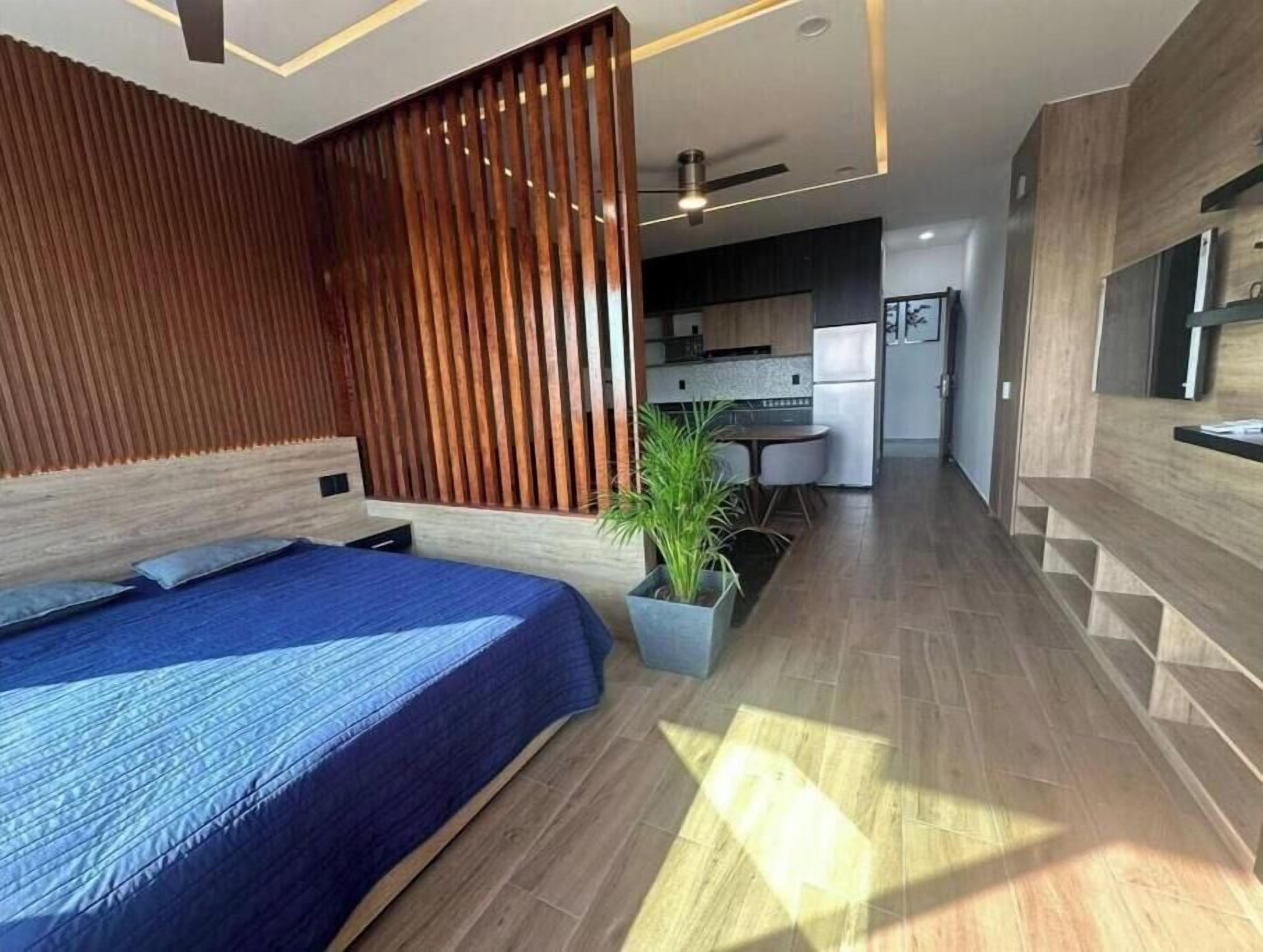 1 habitación, escritorio, tabla de planchar con plancha y wifi gratis 