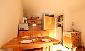 Fridge, microwave, dishwasher, coffee/tea maker
