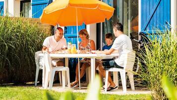 Tempat makan outdoor