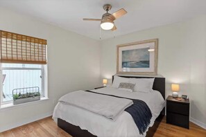 3 Schlafzimmer, Schreibtisch, Bügeleisen/Bügelbrett, Reisekinderbett