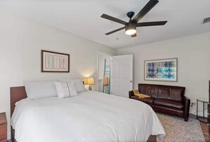 3 bedrooms, desk, iron/ironing board, travel cot - Coastal Charm l Mins to State Park, Beach & DNTN! (St. Augustine)