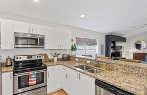 Fridge, microwave, oven, stovetop - Coastal Charm l Mins to State Park, Beach & DNTN! (St. Augustine)
