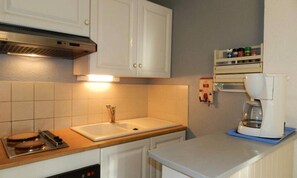 Fridge, microwave, oven, coffee/tea maker