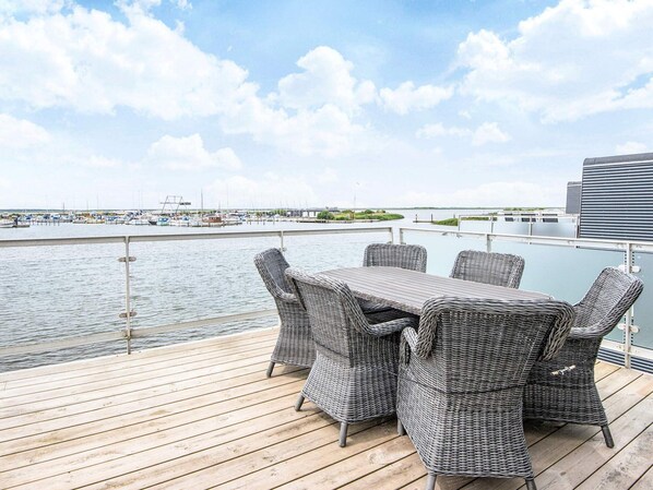 House | Water view