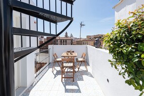 Apartment, 2 Bedrooms, City View | Terrace/patio