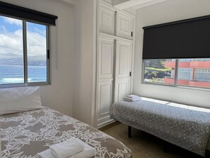 3 chambres, fer et planche à repasser