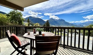 Outdoor dining - Residence Cadran Solaire for 5 People (Briançon)