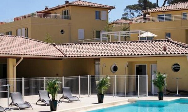 Pool - 2 Room Apartment Terrace With Sea View (Six-Fours-les-Plages)