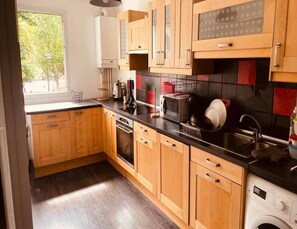 Fridge, microwave, oven, coffee/tea maker