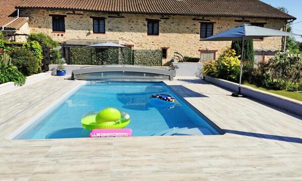 Sisäuima-allas, ulkouima-allas