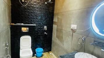 毛巾、肥皂、卫生纸