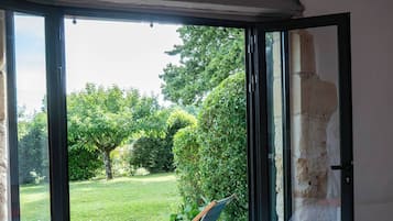 4 bedrooms, WiFi, bed sheets